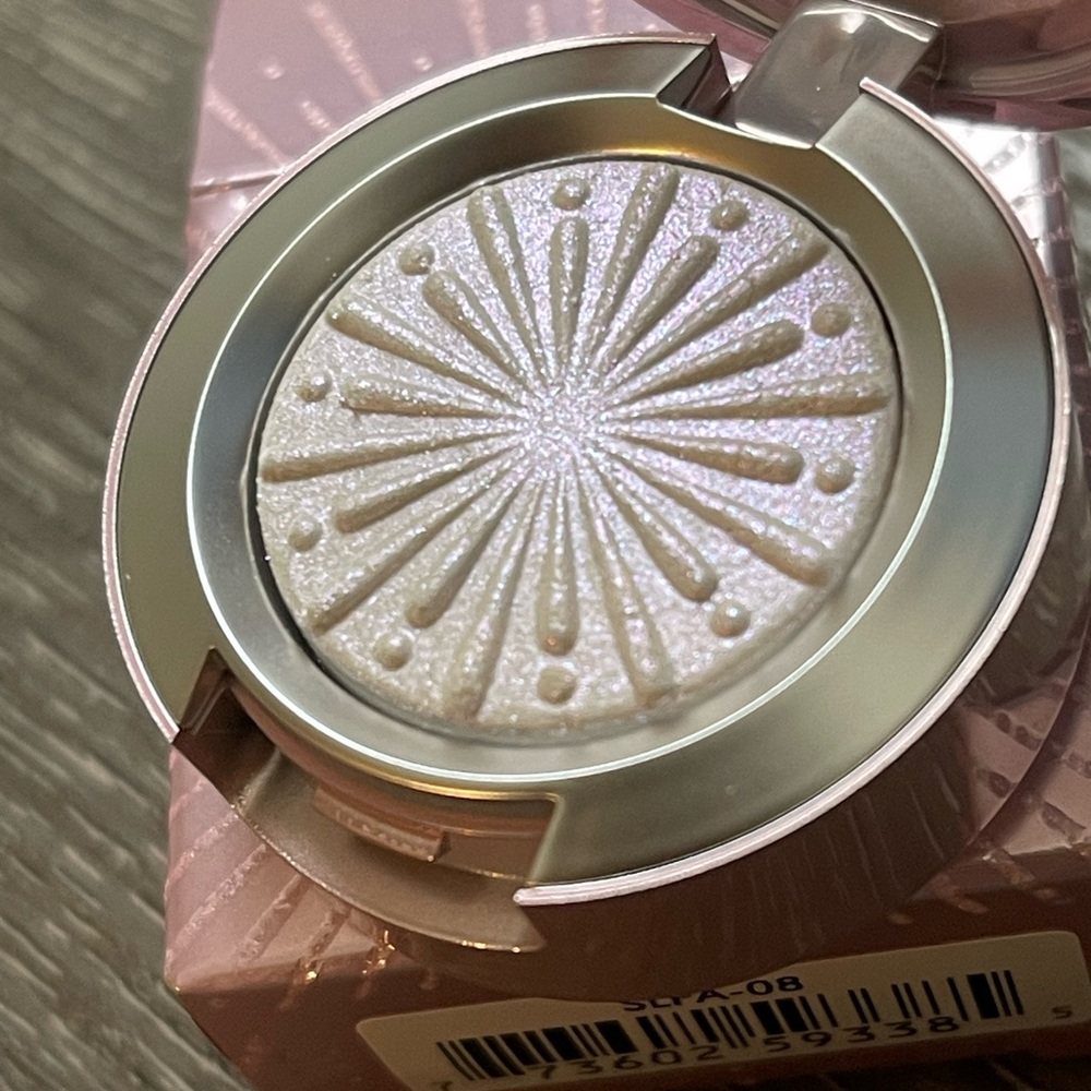 MAC Frosted Firework Holiday 2020 ‘Cooler Than Being Cool’ Eyeshadow NEW